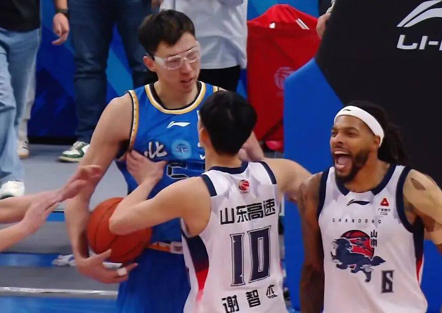 爱游戏注册-离谱！多特蒙德围绕CBA常规赛外线爆发关键时刻山东泰山备战葡超，扳平良机环节打磨